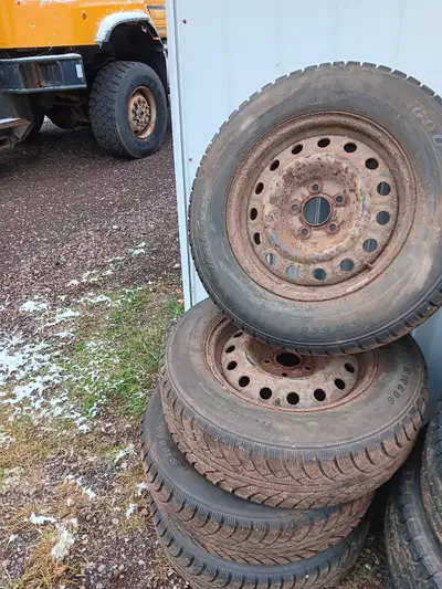 Set of 4 Frost Extreme Goodride studded winter tires on rims from Kia Sportage. Winter is coming! Re...