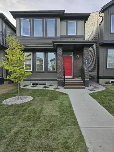 FOR RENT – MODERN OPEN CONCEPT LANED HOME | KINGLET GARDENS, WEST EDMONTON Available Starting Octobe...