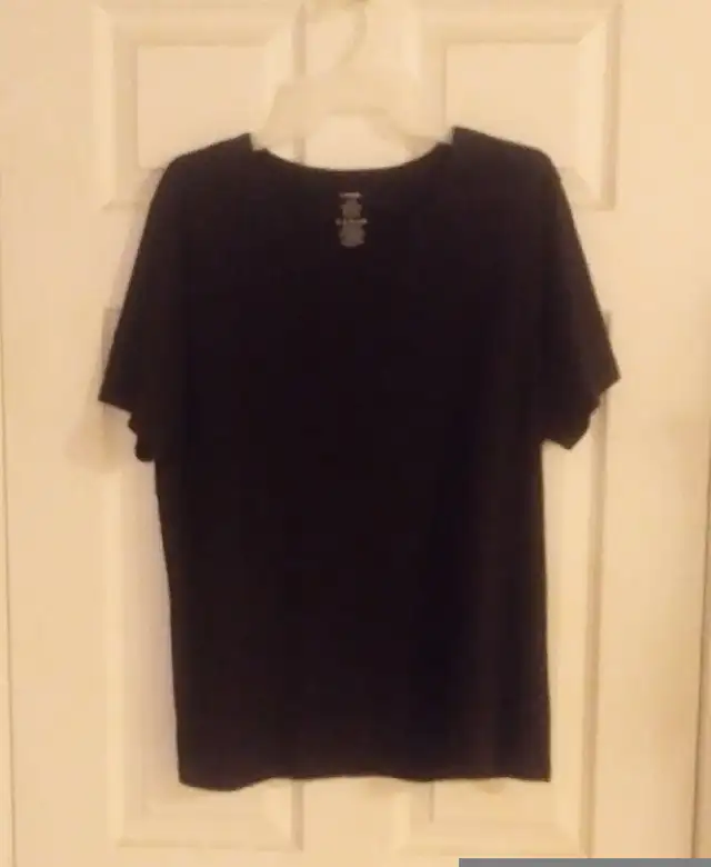 Unisex Cotton T-shirts (Size: L/XL) in Women's - Tops & Outerwear in Mississauga / Peel Region - Image 5