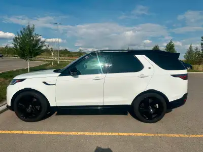 A 2022 Land Rover Discovery in a very immaculate condition.
