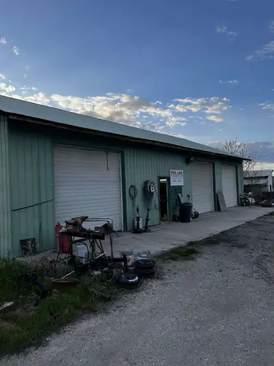 Attention mechanics and auto enthusiasts in Kelowna BC! Rent this incredible 4200 sq’+ shop, featuri...