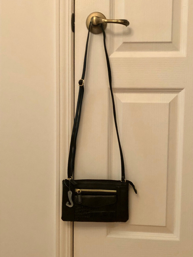 Crossbody purse dans Femmes - Sacs et portefeuilles  à Laval/Rive Nord