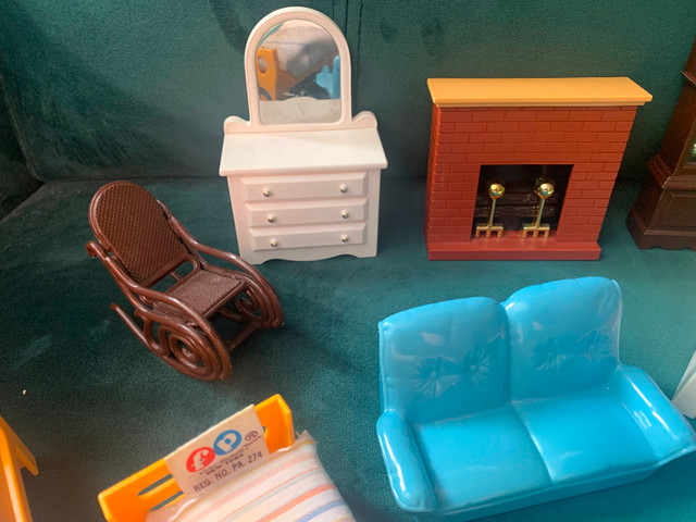 Vintage fisher price dollhouse furniture in Toys & Games in Calgary - Image 2