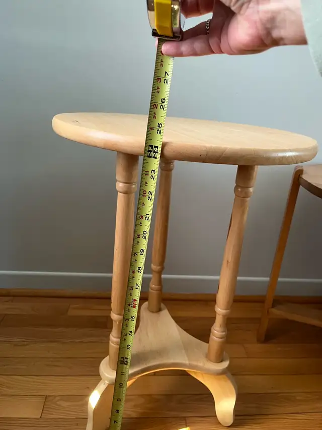 Elegant Solid Wood End Table441533586296033285