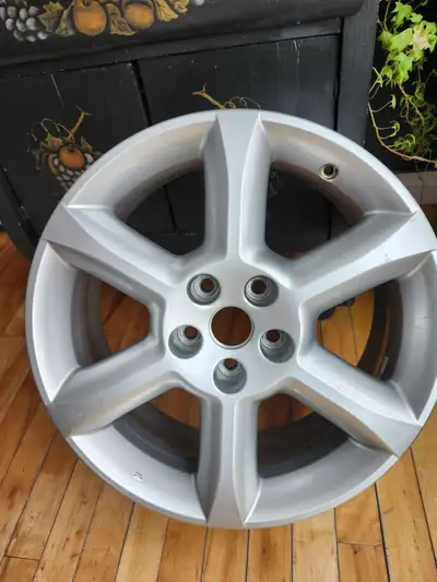 5 mags 18" en tres bonne condition Aucune pock, aucune déformation quelques grafignes. Bolt patterns...