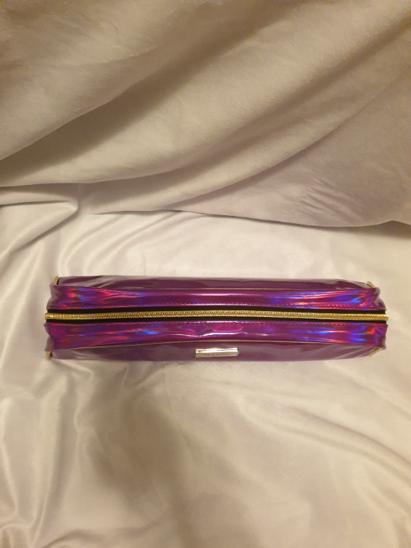 Heat Resistant Flat Iron Iridescent Travel Bag in Other in Calgary - Image 4