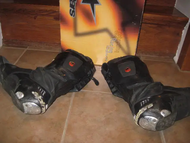 Old Alpinestar Supertech race boots in Men's Shoes in Markham / York Region - Image 8