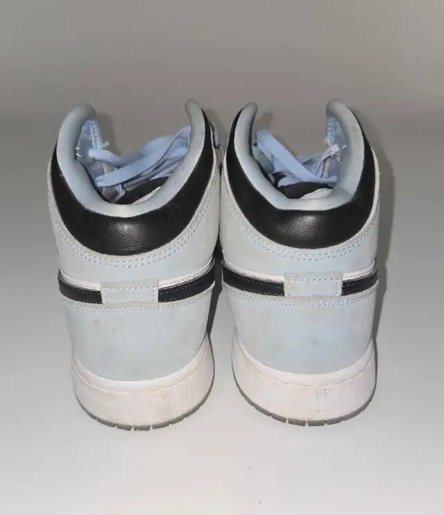 Air Jordan 1 Mid in Men's Shoes in City of Toronto - Image 4