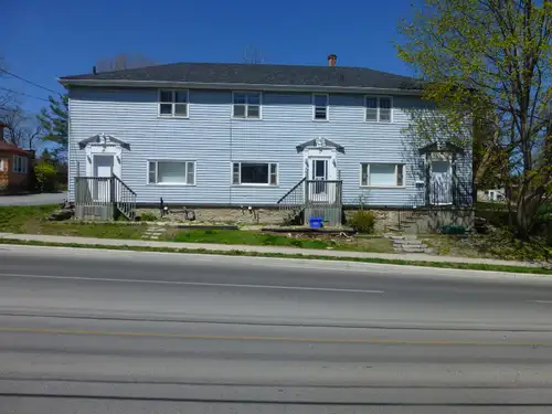This house is perfect for university students, boasting four good size bedrooms, two full bathrooms,...