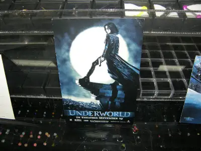 Carte Postal Underworld pour 2$ Je suis au 13055 Henri-Bourassa (Charlesbourg/Orsainville - G1G 3Y6)...