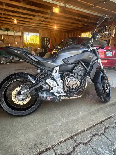 2015 FZ-07 689 cc’s 30,535 Km’s Well maintained with Yoshimura Race Series full exhaust and Fender e...