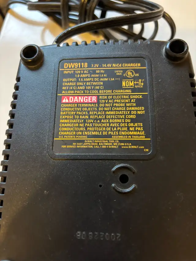 Dewalt Charger in Power Tools in Ottawa - Image 3