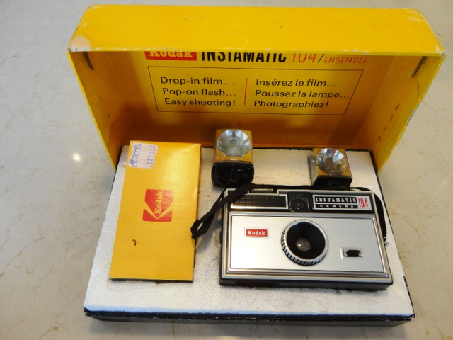 I have Two Vintage Kodak Instamatic 104 Camera w/original Box in Cameras & Camcorders in Kitchener / Waterloo - Image 2