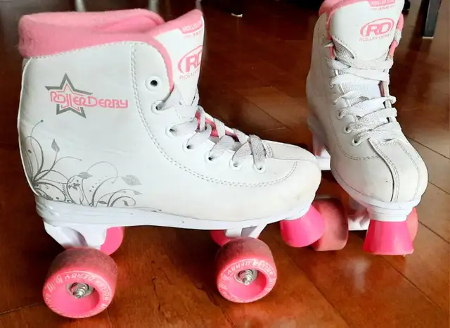 Patin à roulette vintage pour fille size 4 in Skates & Blades in Laval / North Shore - Image 2