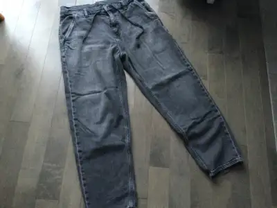 Petit jean Uniqlo taille 30-33 / Small Uniqlo jean waist 30-33, View more