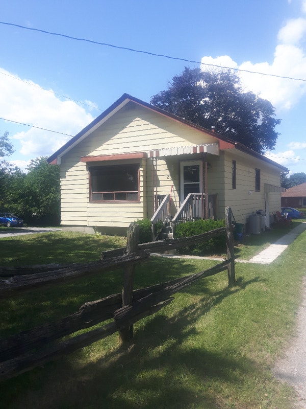 3 Bedroom Main Floor Apartment Long Term Rentals Oshawa / Durham