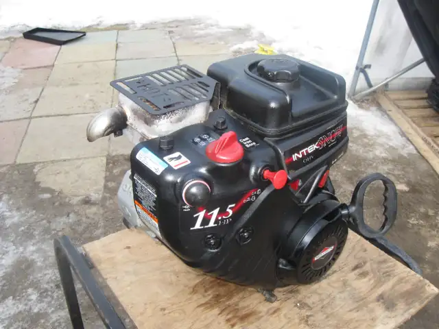 moteur de souffleuse ariens 11.5 H.P. - shaft 1 pouce briggs str in Lawnmowers & Leaf Blowers in Laval / North Shore - Image 2