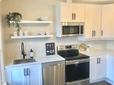 Spacious upper unit with 2 large bedrooms and a huge loft — ideal for a home office, studio, or extr...