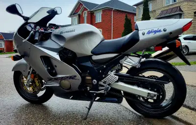 Original Unmodified 2001 Kawasaki Zx12r One Owner Bike Stock Unmodified 1200cc Fuel Injected 6 Speed...