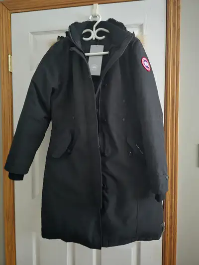 Canada Goose Kensington Woman's Parka New for sale Bought from Urban Trail in St Vital Mall Tried on...
