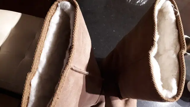 finley's suede boots in Women's - Shoes in City of Toronto - Image 4
