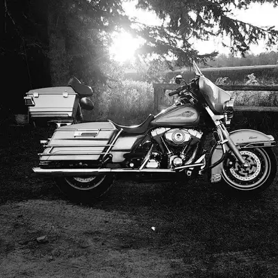 2008 HARLEY DAVIDSON CLASSIC , PEWTER SILVER , INNER FAIRING PAINTED GLOSS BLACK, DETACHABLE TOUR PA...