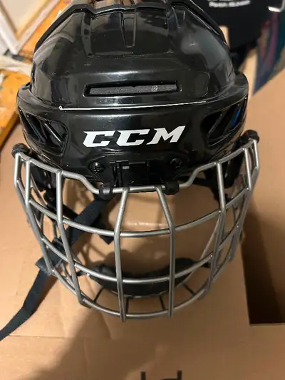 Kids’ skating hockey helmet with cage, View more
