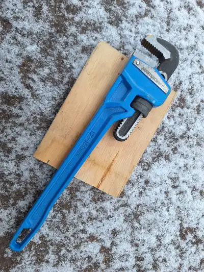 LIKE NEW 18" PIPE WRENCH , View more