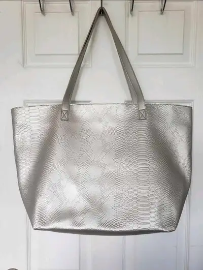 New Large Metallic Silver Faux Snakeskin Style Tote:B2, View more