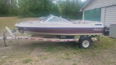 This 1988 Malibu 162 bowrider features an inboard/outboard engine, making it a fantastic classic cho...
