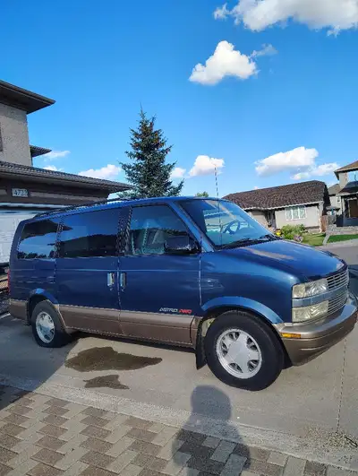 1999 Chevrolet Astro Van AWD, for parts Odometer is at 160k, transmission doesn't shift to higher ge...