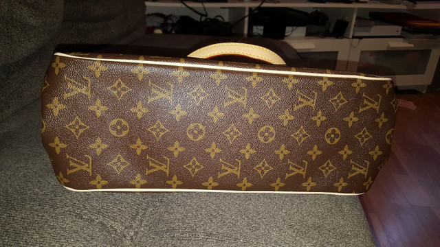 LV purse in Women's - Bags & Wallets in Red Deer - Image 4