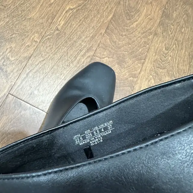 Women's Shoes Uniqlo  COMFEEL TOUCH SQUARE HEELED SHOES square h in Women's - Shoes in City of Montréal - Image 3