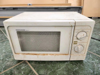 Magnasonic — MMW5614 — 600W Microwave