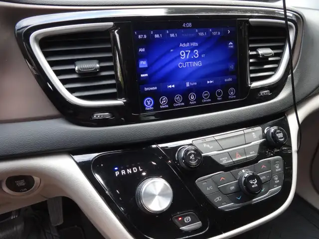 2017 Chrysler Pacifica Touring L 101550Km in excellent condition in Cars & Trucks in Markham / York Region - Image 9