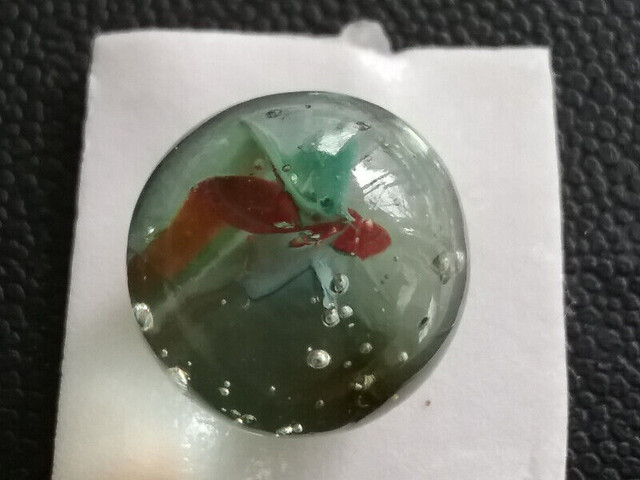 Vintage Marble - 5/8" 1 Colour Cross-thru (red/white/teal) in Arts & Collectibles in Oshawa / Durham Region