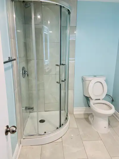 1 bedroom basement apartment in Pickering available for rent with private entrance. walkable to bus...