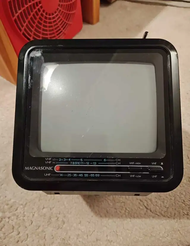 RETRO TV - 7" in TVs in Markham / York Region - Image 3