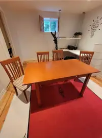 Table + 6 chaises / table & 6 chairs