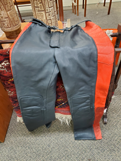 Yamaha Hein Gericke black and red striped leather motorcycle pants (size 36). These pants are for sa...