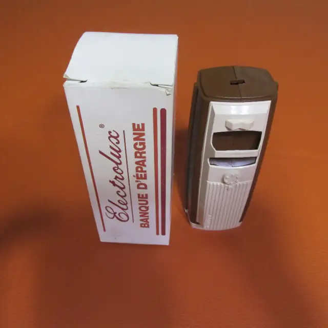 VINTAGE ELECTROLUX BANQUE ASPIRATEUR VACUUM PROMO in Arts & Collectibles in Laval / North Shore - Image 2