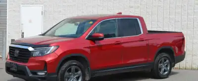 Like new, EX-L model, with only 8,000 kms. No accident, no damage. Accommodation sale on purchase of...