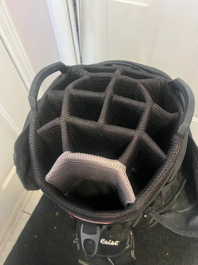 Titleist full dividers golf  cart bag in Golf in Ottawa - Image 2