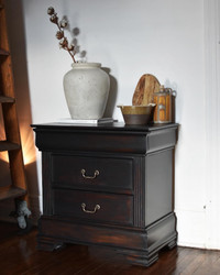 *CHARMING* Bombay Nightstand 