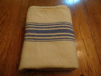 Petite couverture en laine pour basinette (33 1/2 po X 46)