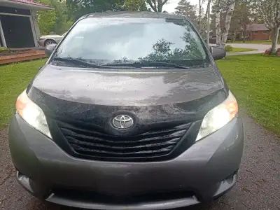 Toyota Sienna in BARRIE 7 seats mint condition