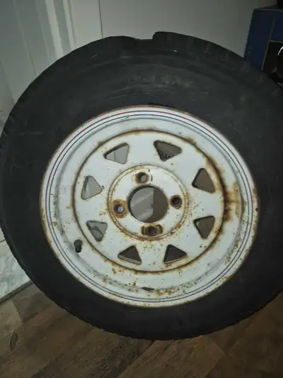 1 rim trailer FREE GRATUIT VALLEYFIELD CAN DELIVER. 12 INCHES POUCES. 4 HOLES 4 TROUS 4 STUDS. BROKE...