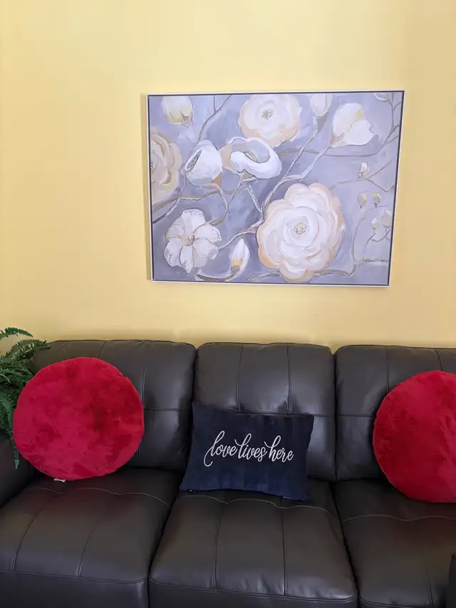 large Grey and white picture  in Home Décor & Accents in Kitchener / Waterloo - Image 4