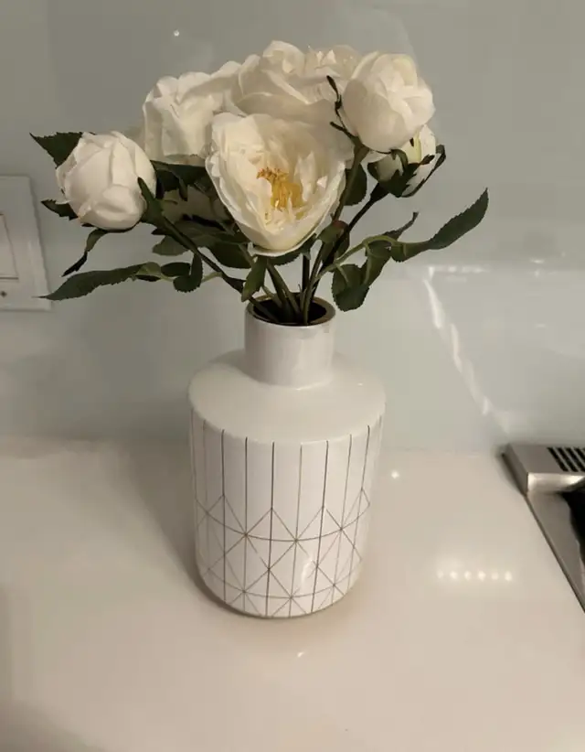 Pottery Barn Floral Stems~ Porcelain Geometric Vase For Sale in Home Décor & Accents in Guelph - Image 4