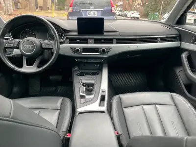 La voiture est en très bonne condition, parfaitement bien entretenue au concessionnaire. Voici les i...